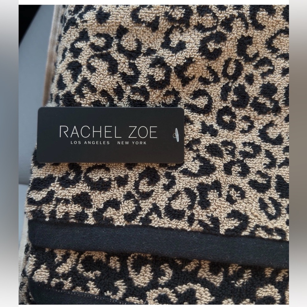 2 Rachel Zoe Tan Black Reversable 40” x 70” Beach Towel Animal Cheetah print New - Picture 4 of 5